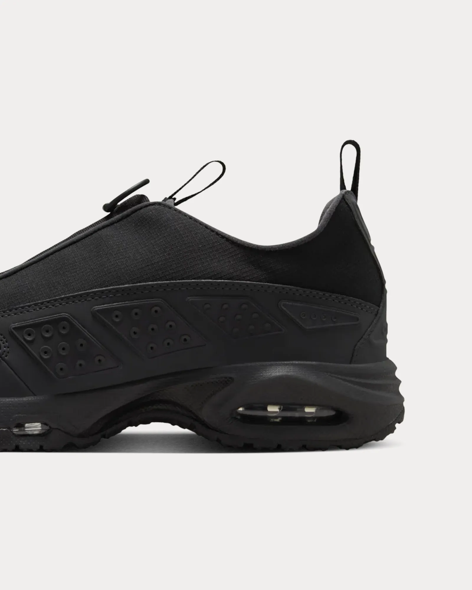 Air Max SNDR Gore-Tex Black / Dark Smoke Grey Low Top Sneakers