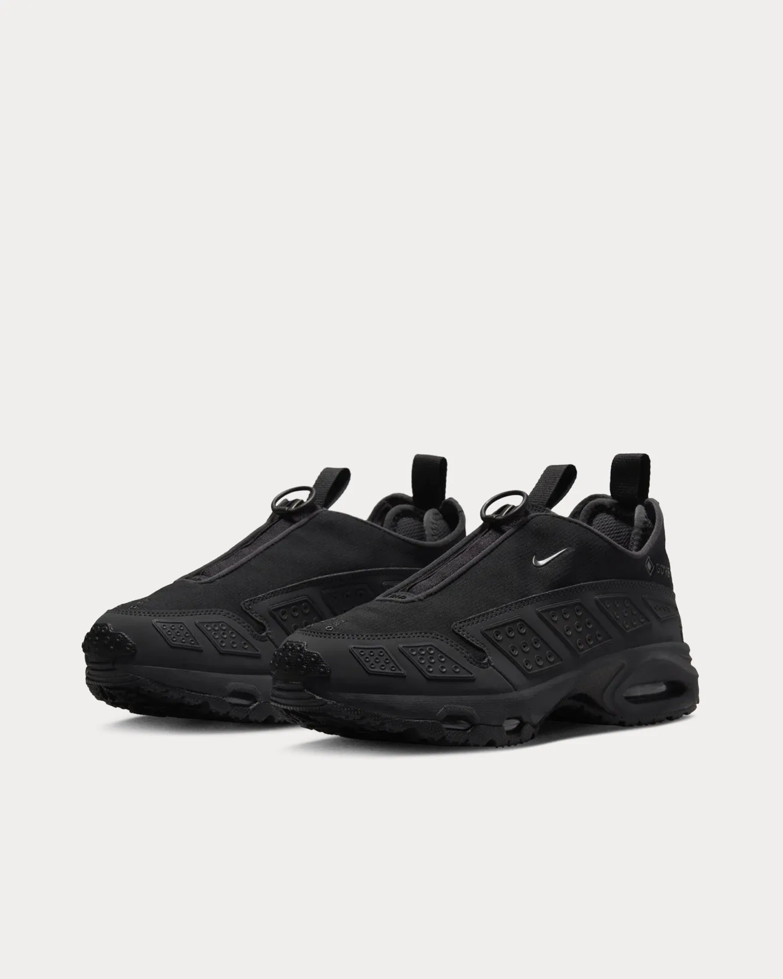 Air Max SNDR Gore-Tex Black / Dark Smoke Grey Low Top Sneakers