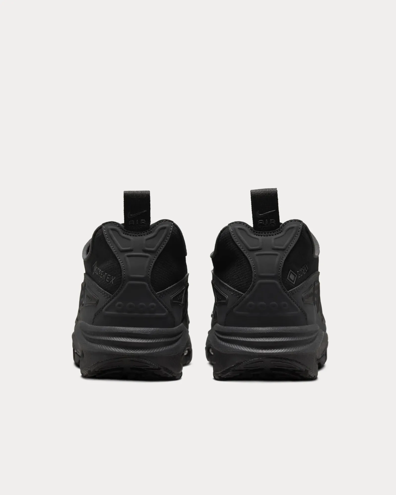 Air Max SNDR Gore-Tex Black / Dark Smoke Grey Low Top Sneakers