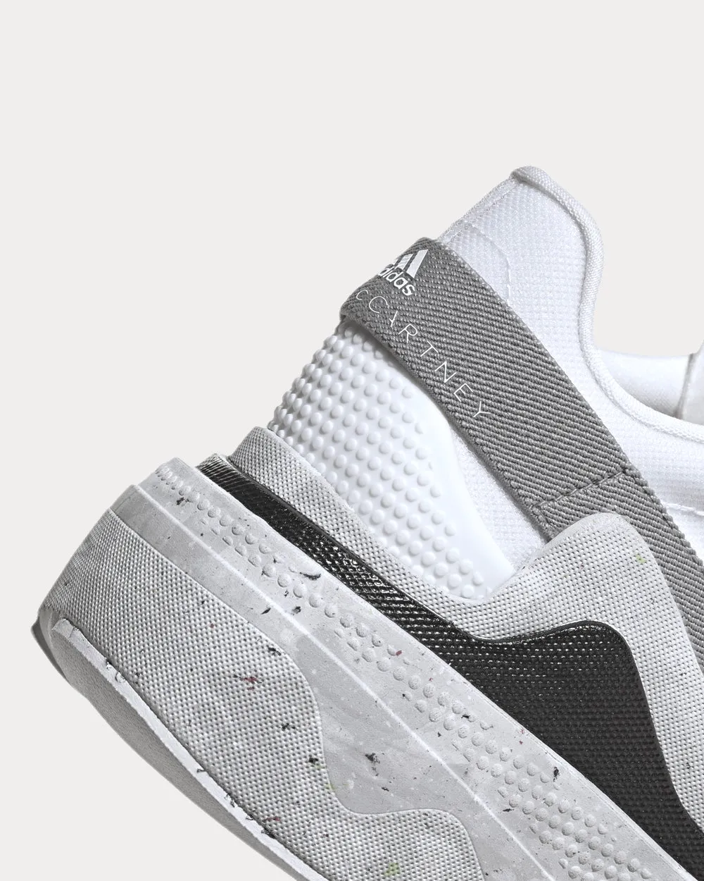 Earthlight Mesh Cloud White / Dove Grey / Core Black Low Top Sneakers